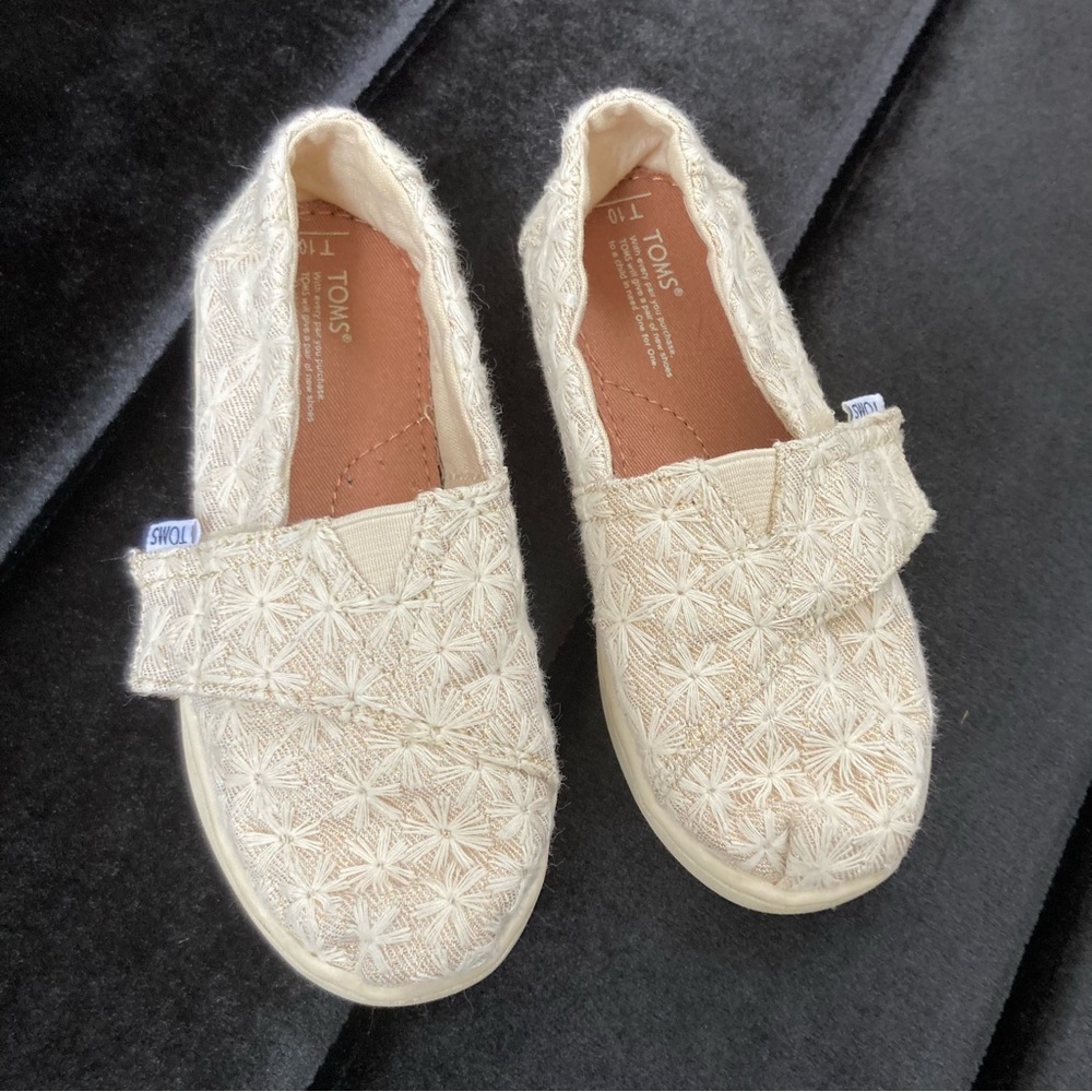 Shimmery Cream TOMS